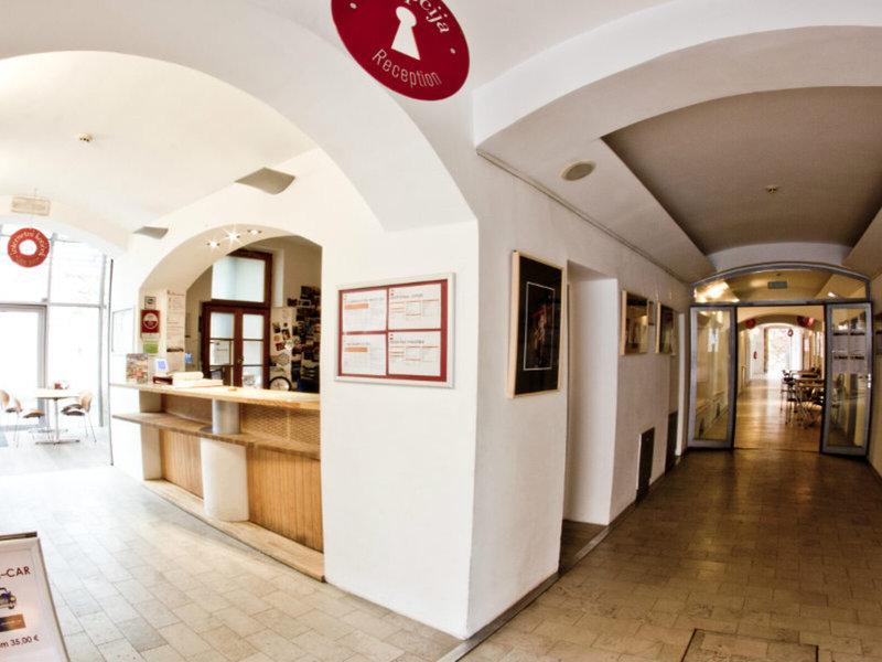 FB260031748F1DFA2207DB12AEE251DE