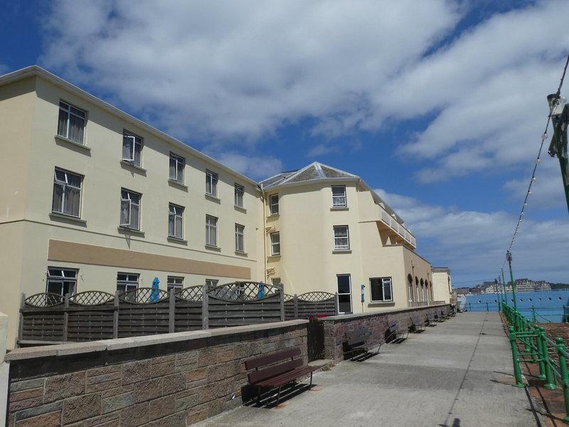 30AD1CCEF42BB7D37BDA25853C85840C