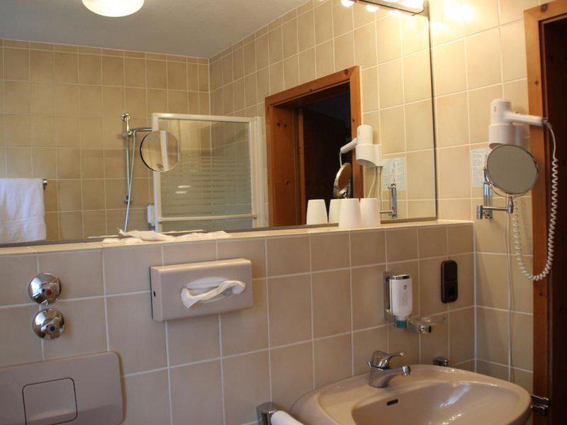 8C121D39AD329F8B766AA3BB1B384E8E