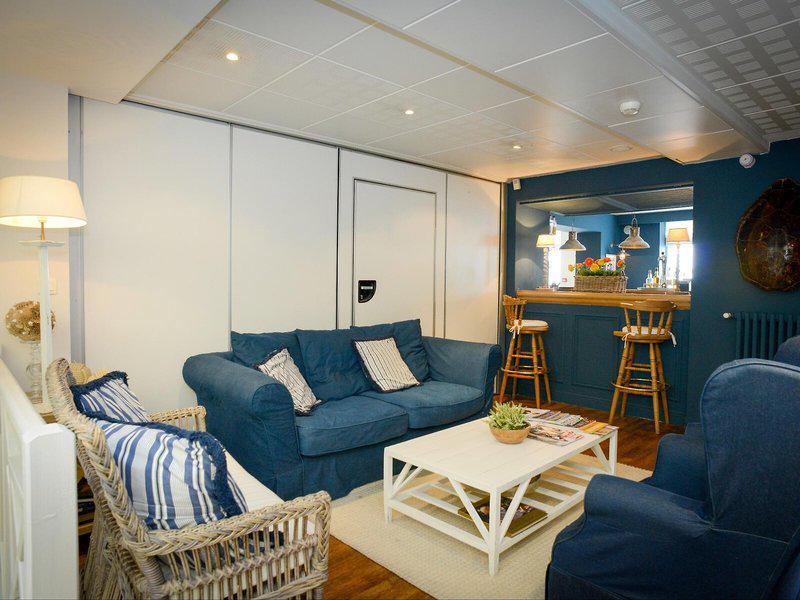 73A867248B95A0257F7A34B62D82104D