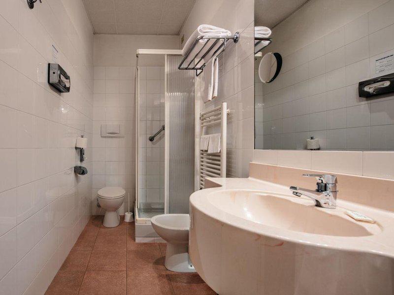 EA92B095486632DE8F297706BC804A0C