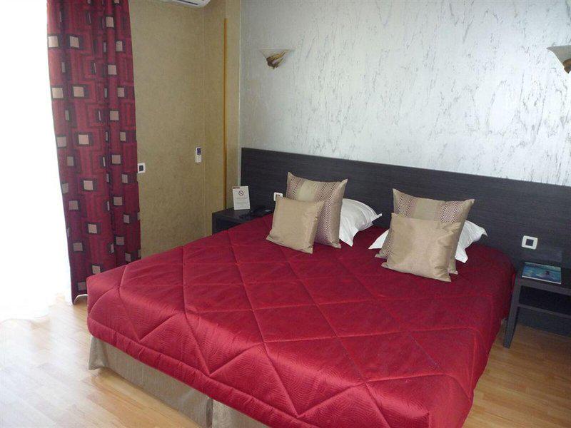 7ABF7B18345E497D28B7FA4F4BEF6BAC