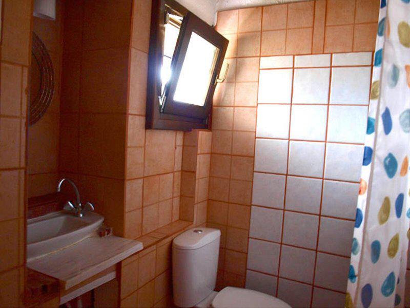 561D70D82C8E9735D9B0658351665569