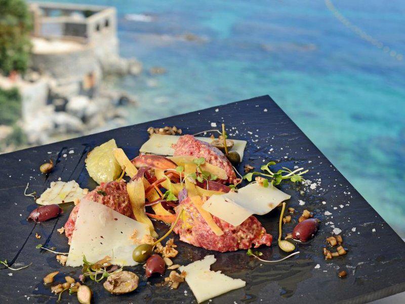 35AA210E4391174300F89DFE8CA75428