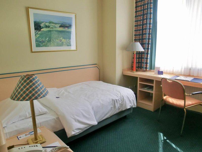 5B628A65859C4DBBB0B3D3F5802D7F21