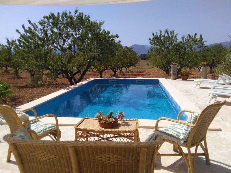 4B69892398145EE2B3936725B57A200D