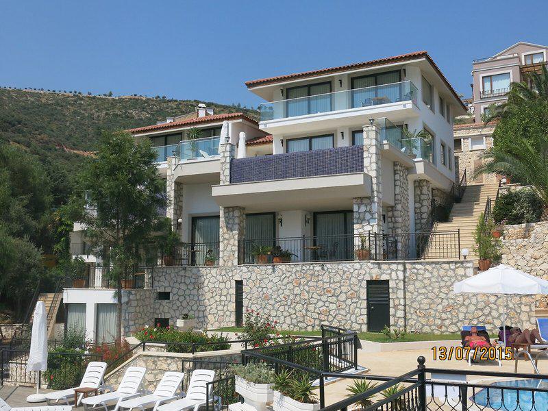 91D38737B82CA869AA01A5579B4F233A