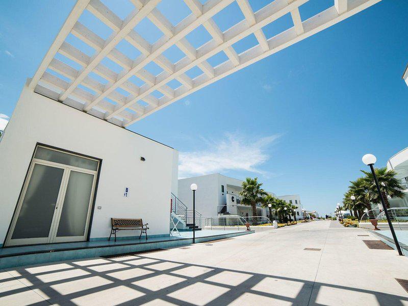 699942CECB598388D9A39681347D7BA9