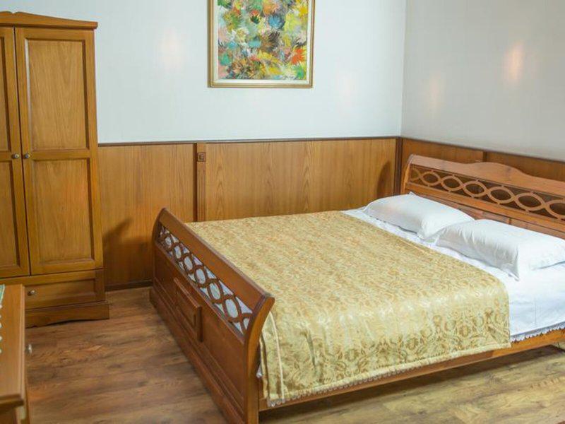 CEFD25C71C24F4026235AAF26C771E42