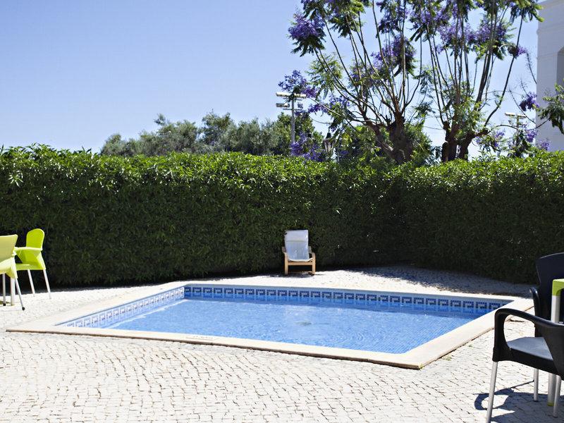 0381DB9AA4FE0BB5BFC17241A5771F6C