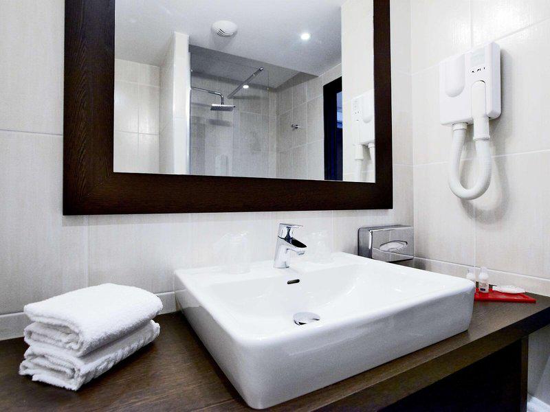 5874C0C9493D760613F755B0FC8DC1B8