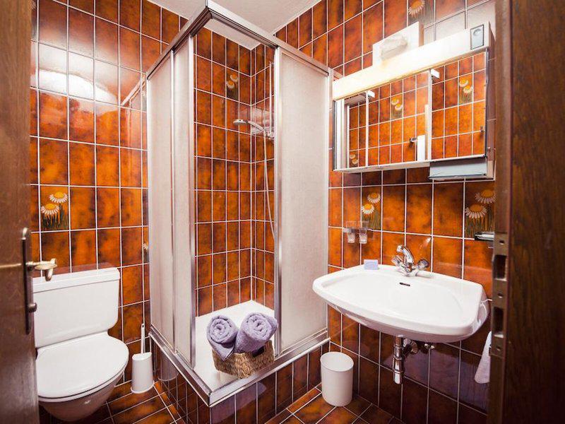 CA9A96AEBE35B4379C49D6E8EB8A9668