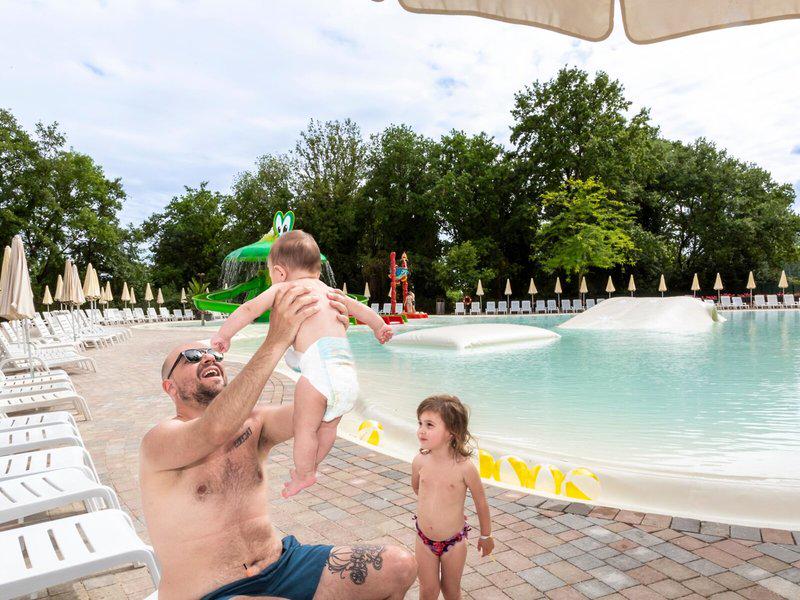 E4FEA127392C9E61BFFA0AE4500DBAA4