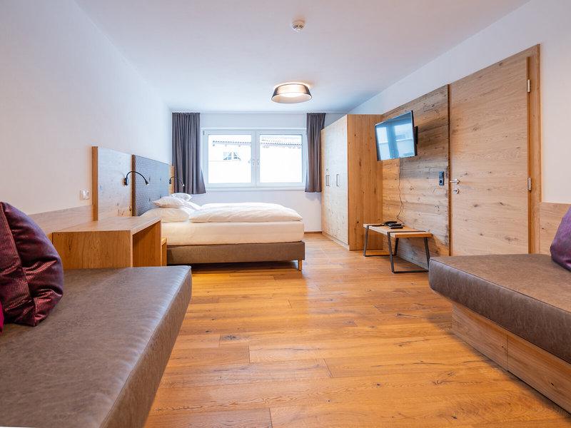 08256FFED637C7F5029F5DBAB99871D1