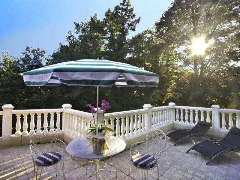 C7E7A962022EA55D6F6545E618E3EA6E