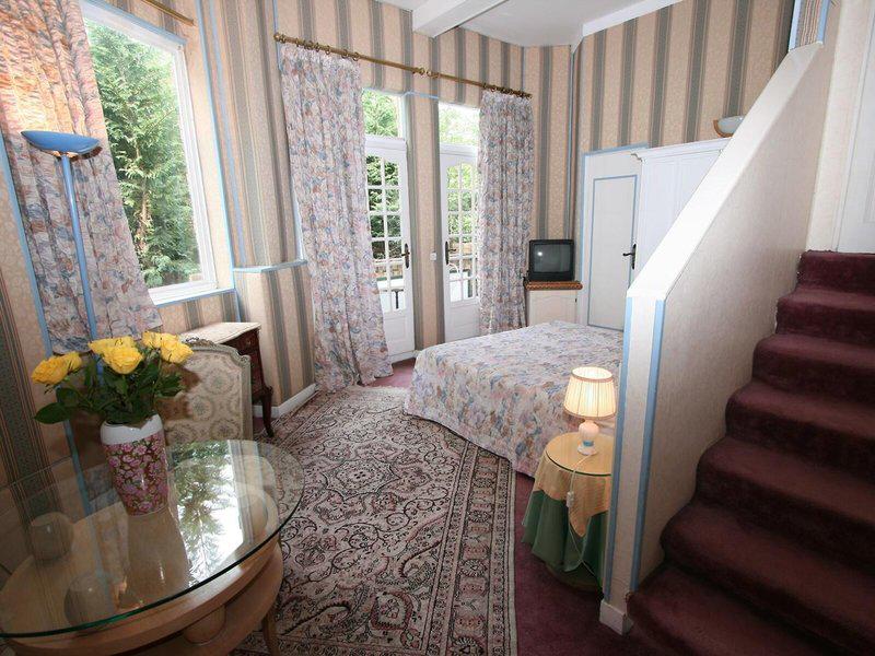 4D0BC16D1193BCAE169E593E4E8DB73D