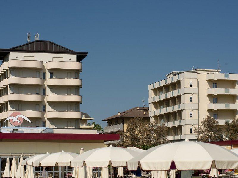 CE28FB201242DBA487705E946CE6D73B