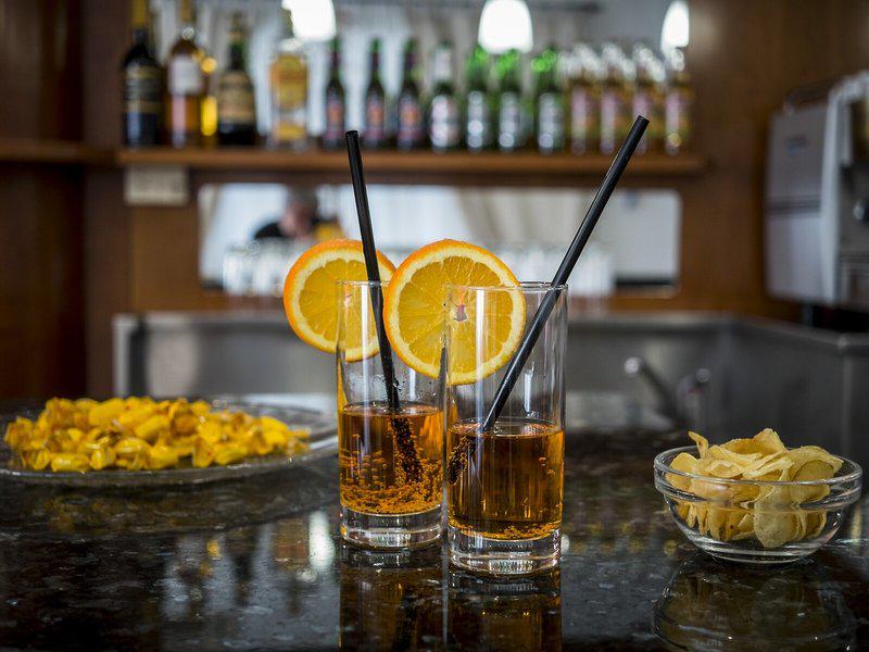 ED22AB31565DC24F6A81677F4CA0433A