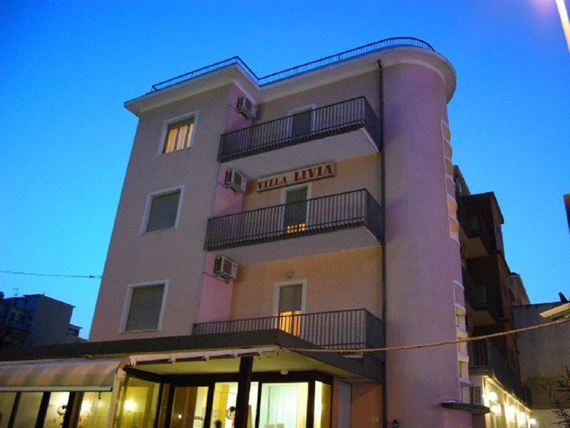 BF7CF2817349786F5E72EF3F2FAD8B20