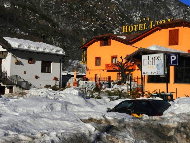 CBFDC921224CFF03AE6B4C2EE4C833CE