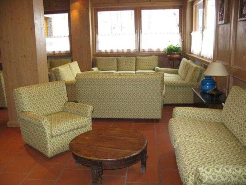 26C70B26C39885A365F81C27A4C95576