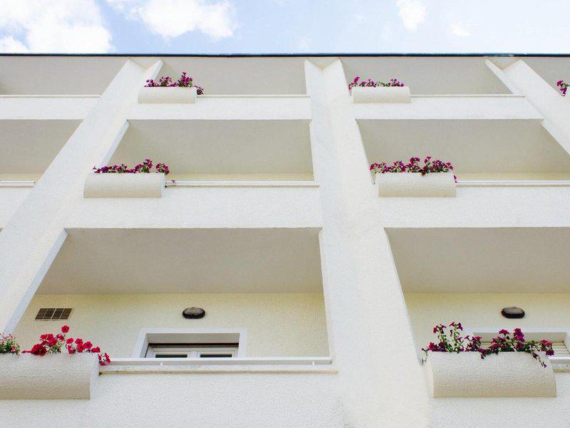 14ADBC81774CCD03CCFB9549A2467BCE