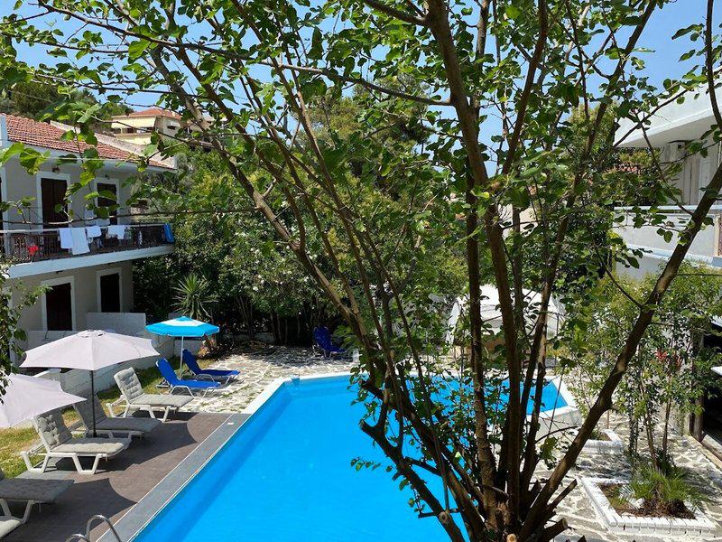 AC417A5F5604E151C3BB396415C44B3D