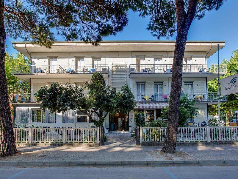 2CDBE0A3546F6A590BEC90F22D6F63A4