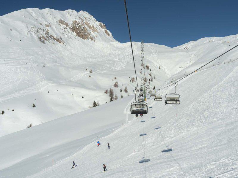 CCA0B75033BC7D37F8B910ABE872A8A2