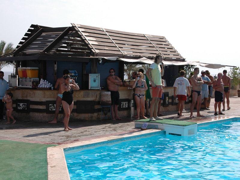 B8CB9104FDE04C3795179C552B14E559