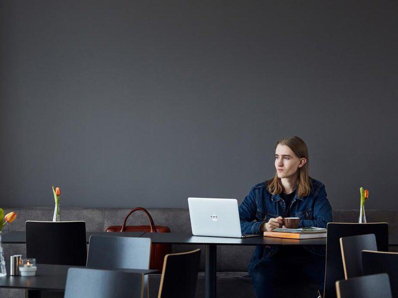 5B887A70EC8AC00A7F2300ABA464D94D