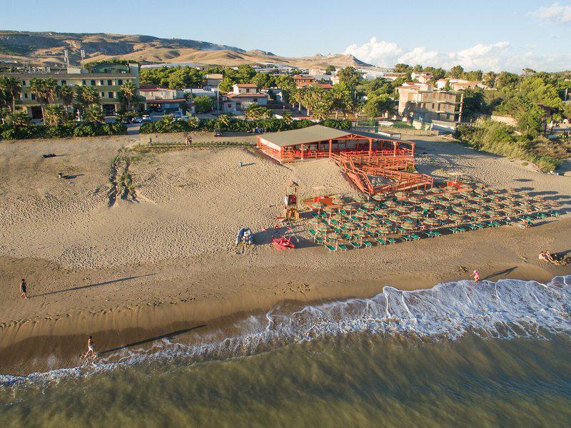 20F23EFDE19CB9CD34B8E03682946F56