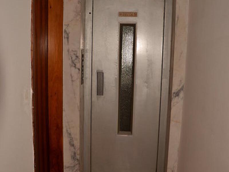 95F0B5EE2C2FF459E7F1E81F607ADE7E