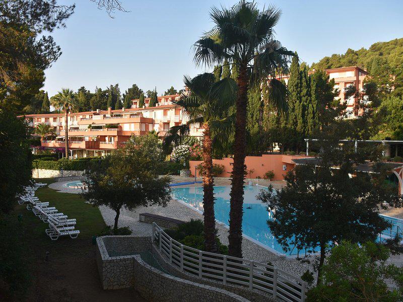 20EDEDAC1BC35D1A7FC98F51F4EC2D22