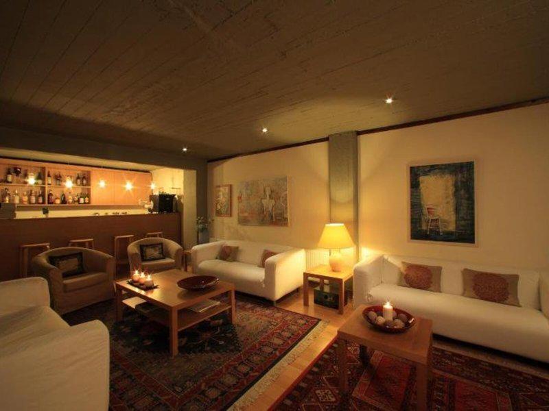 12B1919CB2F23757B95C1BF9AA023F5A