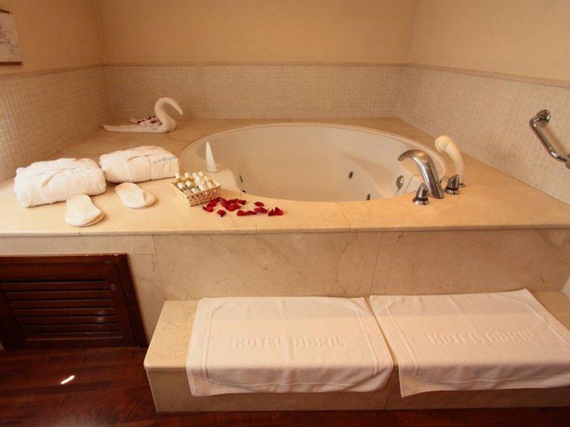 0420D17D212D40C8E2D49FD482844807