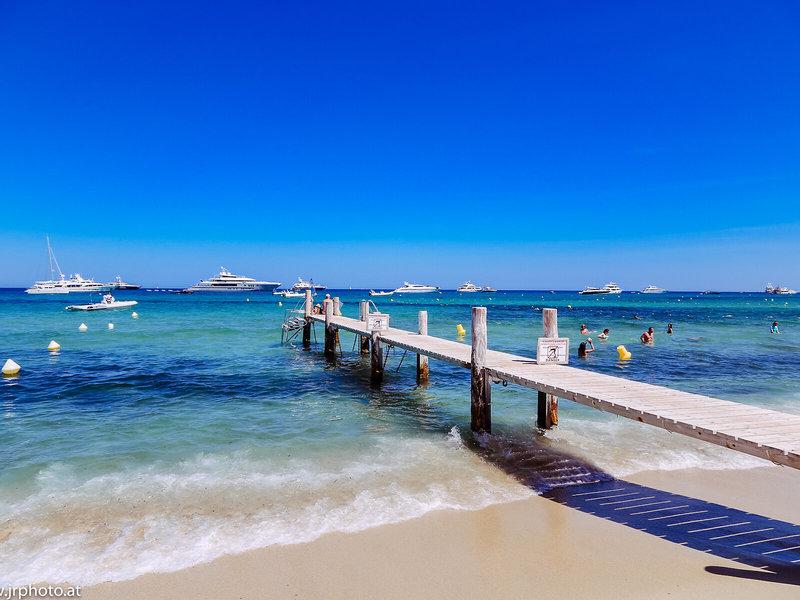 71AA92DB10DB31D2F8086EA423D27BB9