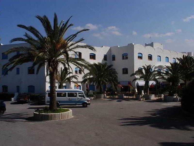 D8B4F0F9AB6763CD267C5986BBCBD93E