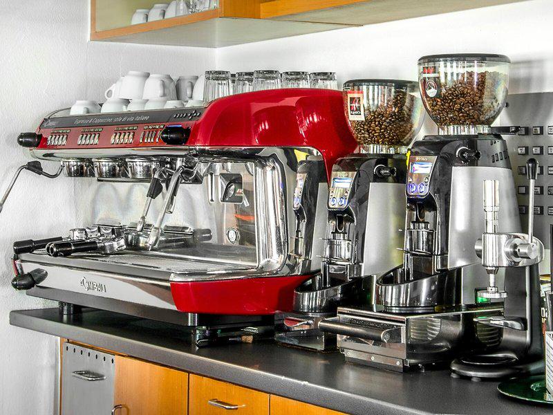 407D12E7FFD9EE7A4C46F8A0E7447E54