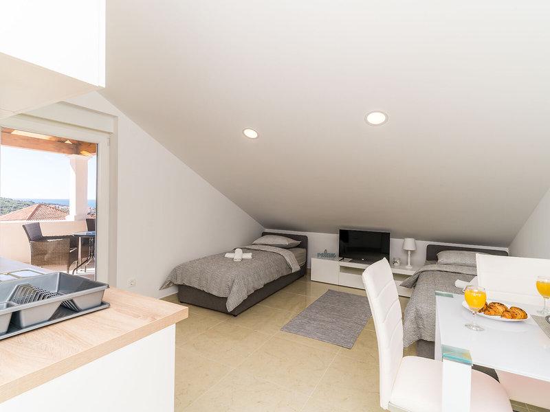 E0582142F6709A99E6512746E16BA99B