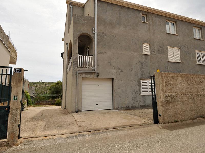 91D58AB214F9595C57A86FDFF7351D45