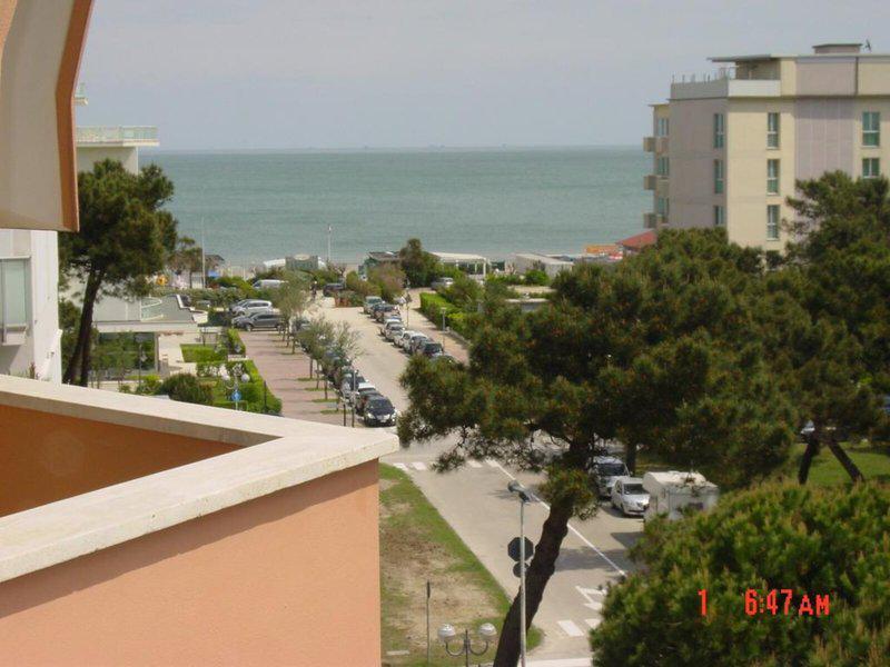 8F239988AC9B0E06100A44FE32FACFCA