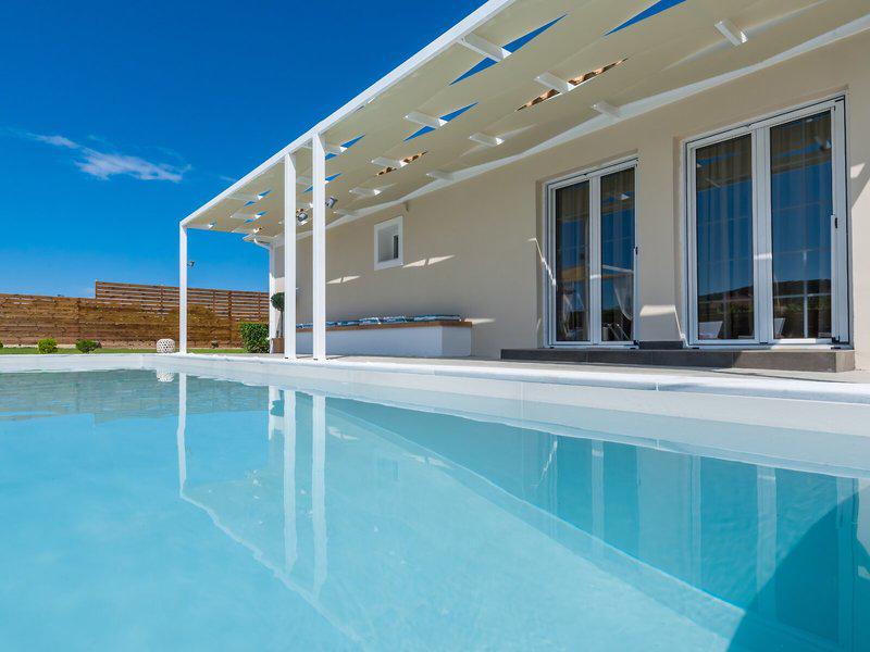 233C1DAF61B43E6EE17E2767DF702FE7