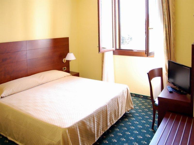 50E606C24C535706AA15E406E84374EB