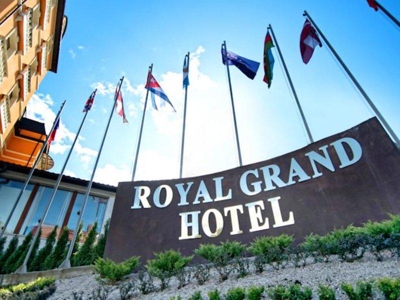 9225B357524EB39A96063B6F43F04EEA