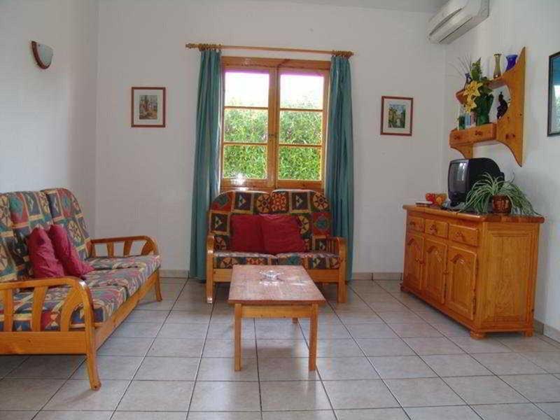 8DEEB844FC54B667D4EF12FD0CAD5EE1