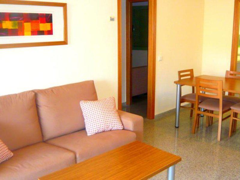 9899ADFEA207121851119C054CC02E4D