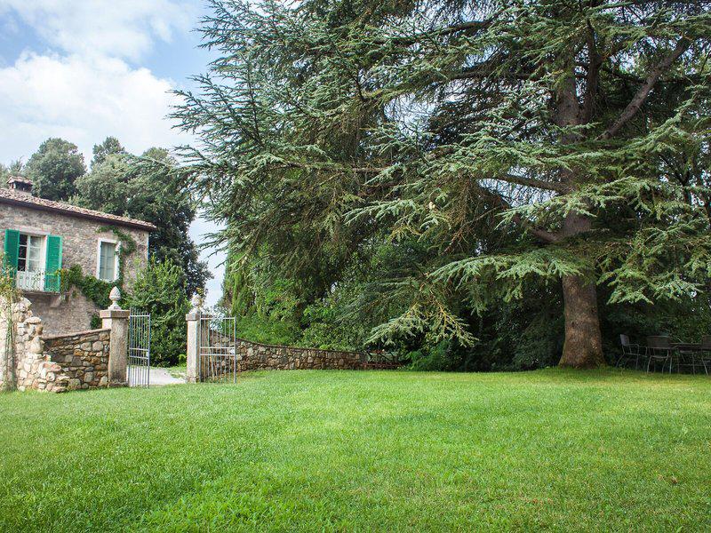 9883C88F0E4946C58F16D3F98F658517