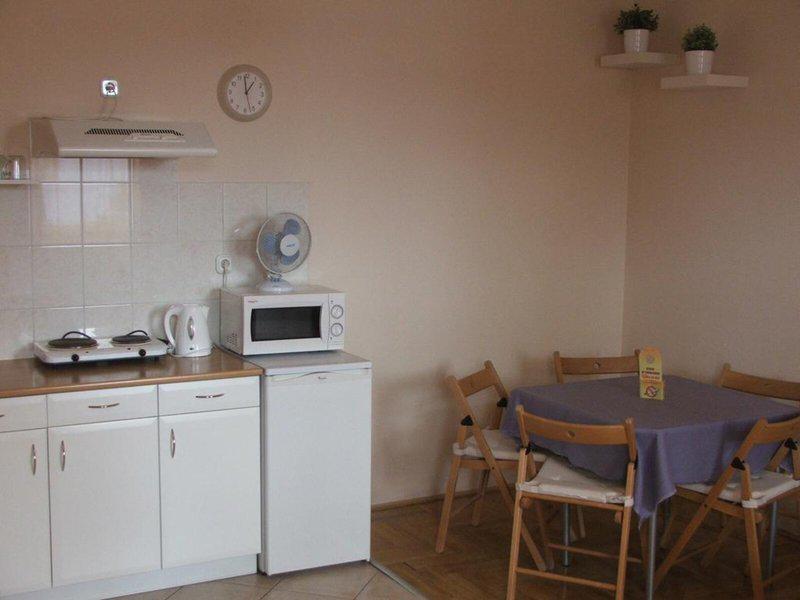 E86AD78C6C863A399E46DF63FE990CC3