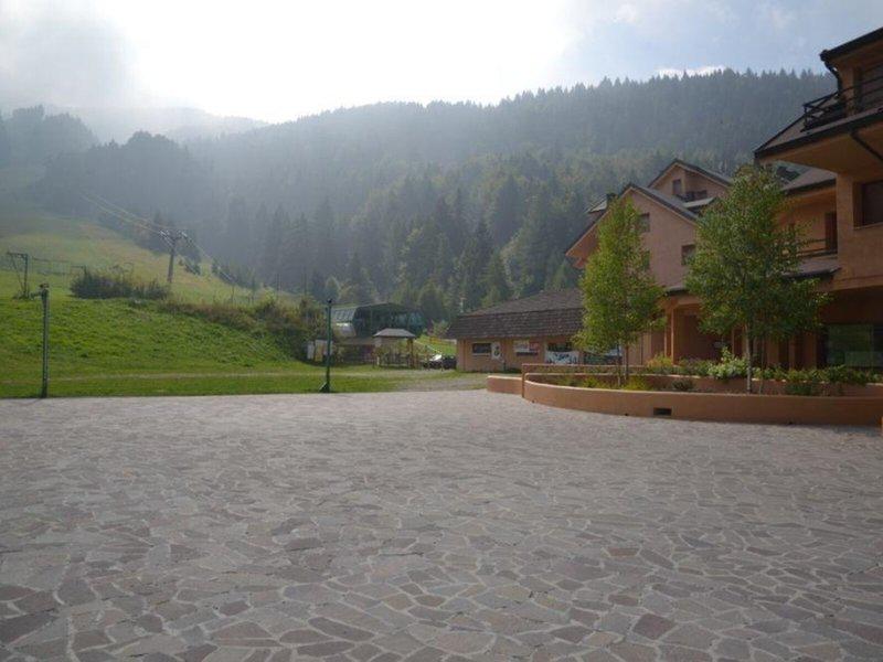 6D8DC9D4761DE7D98F7ADCB74A73D1B7